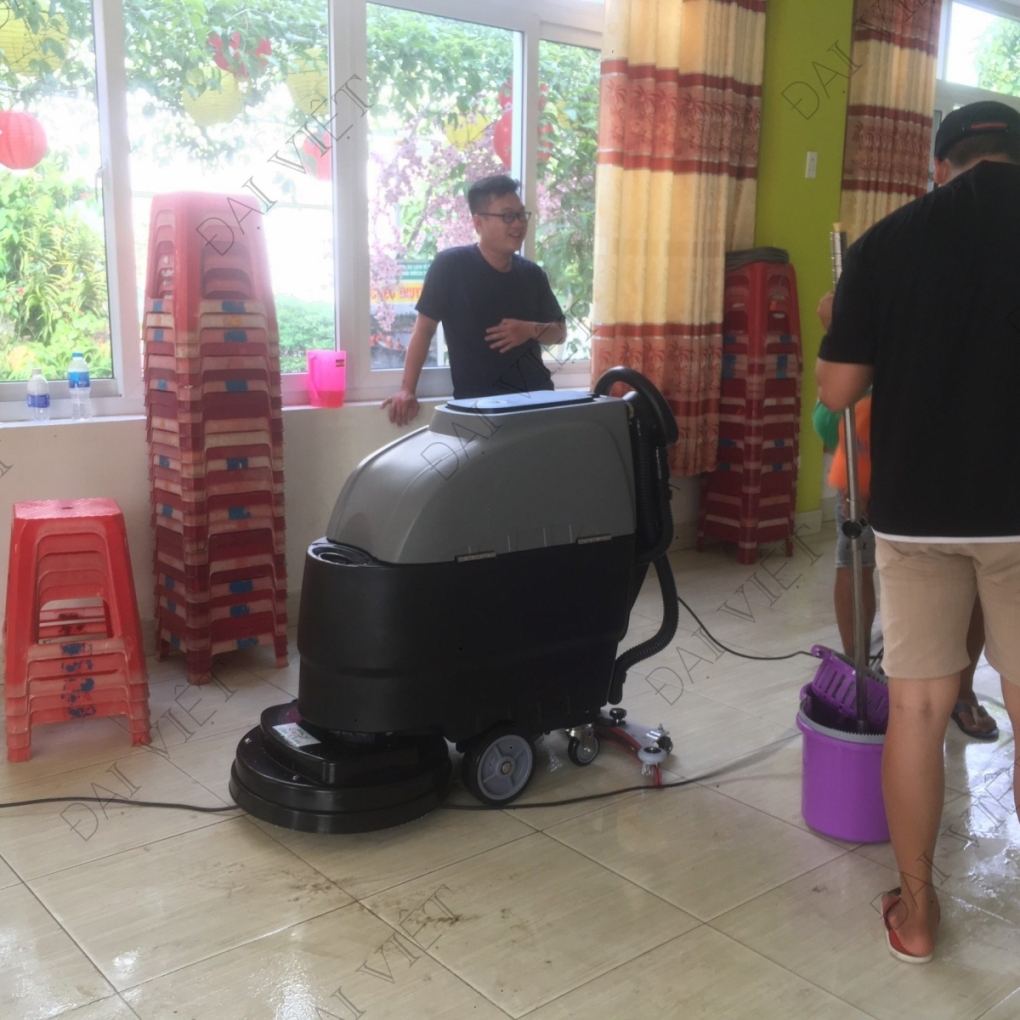 Máy chà sàn liên hợp Chà và Hút Khô - DV55DC (Chạy Bằng Acquy) - NEW 2022
