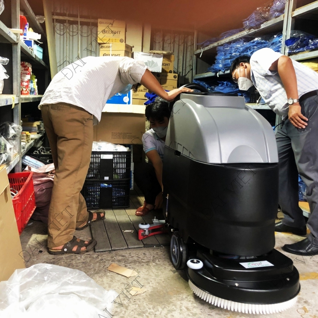 Máy chà sàn liên hợp Chà và Hút Khô - DV55DC (Chạy Bằng Acquy) - NEW 2022