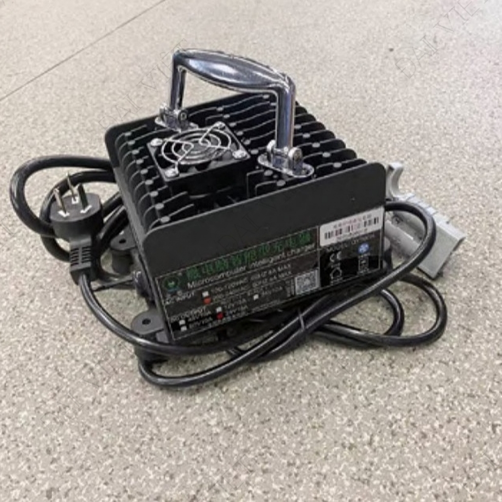 Máy Chà Sàn Liên Hợp Ngồi Lái DaviClean - Model: DV-110DC Nhật Bản - New 2022